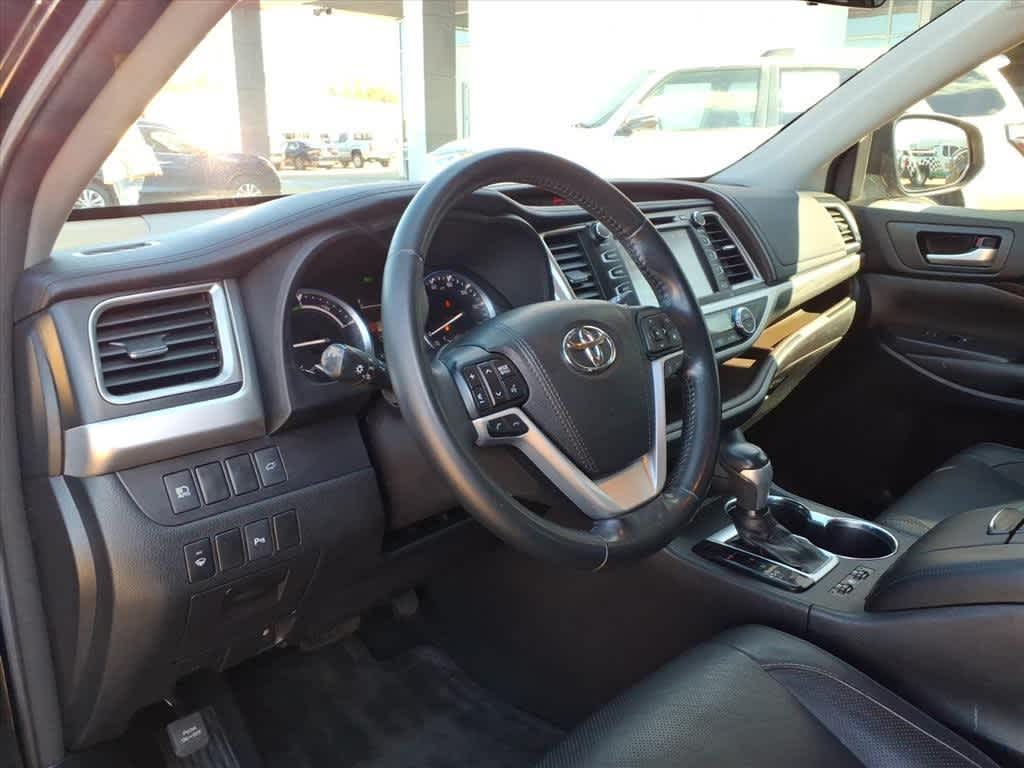 Thumbnail: 2018 Toyota Highlander - 11