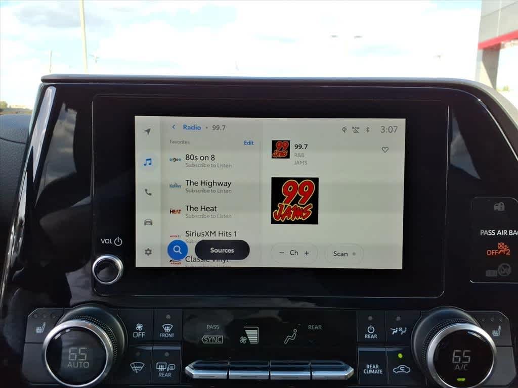 Thumbnail: 2023 Toyota Highlander - 19