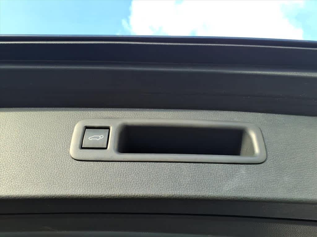 Thumbnail: 2023 Toyota Highlander - 9