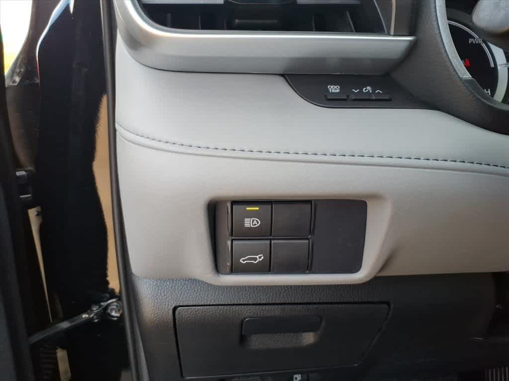 Thumbnail: 2020 Toyota Highlander - 14