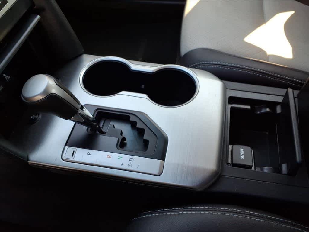 Thumbnail: 2013 Toyota Camry - 21