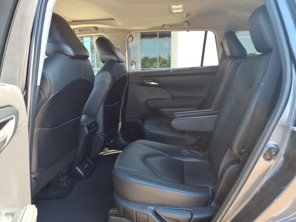 Thumbnail: 2021 Toyota Highlander - 28