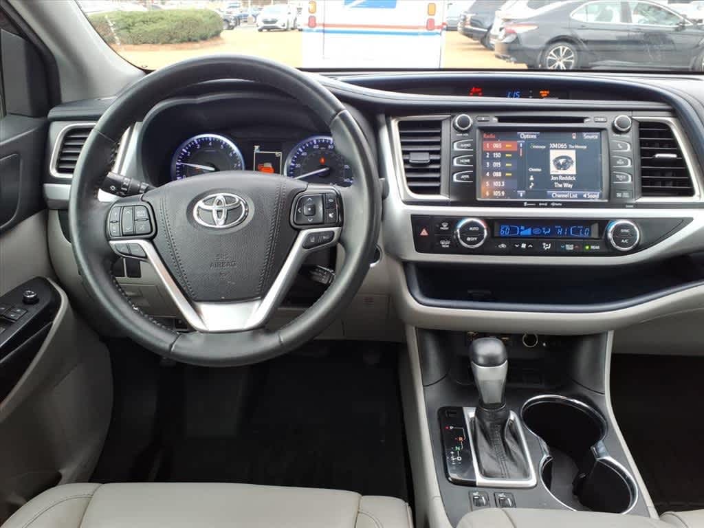 Thumbnail: 2019 Toyota Highlander - 10