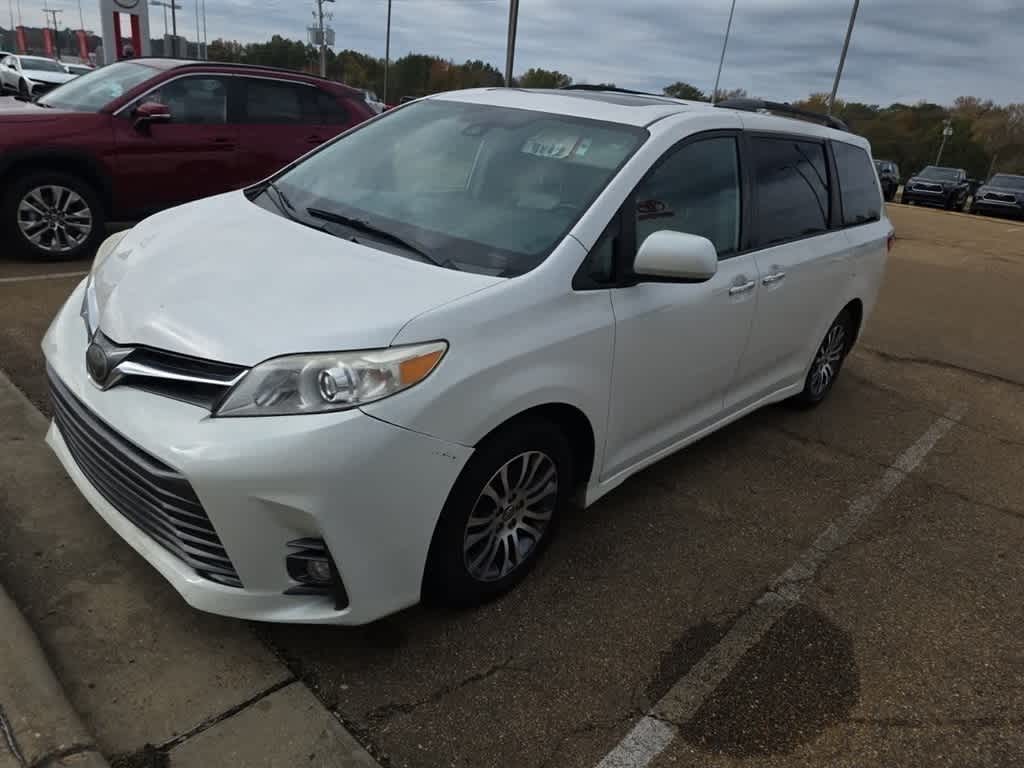 Thumbnail: 2019 Toyota Sienna - 1