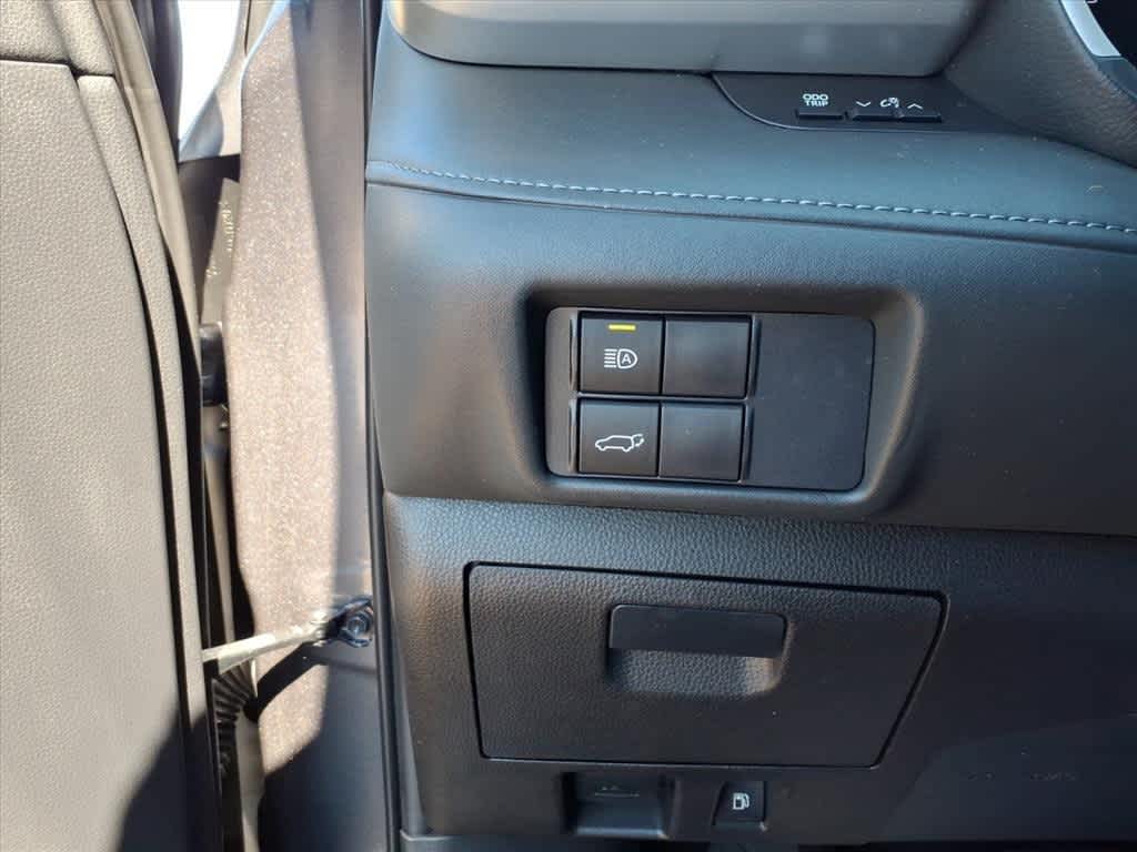 Thumbnail: 2021 Toyota Highlander - 14