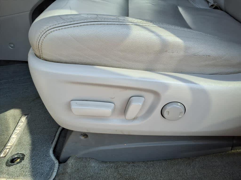 Thumbnail: 2019 Toyota Sienna - 12