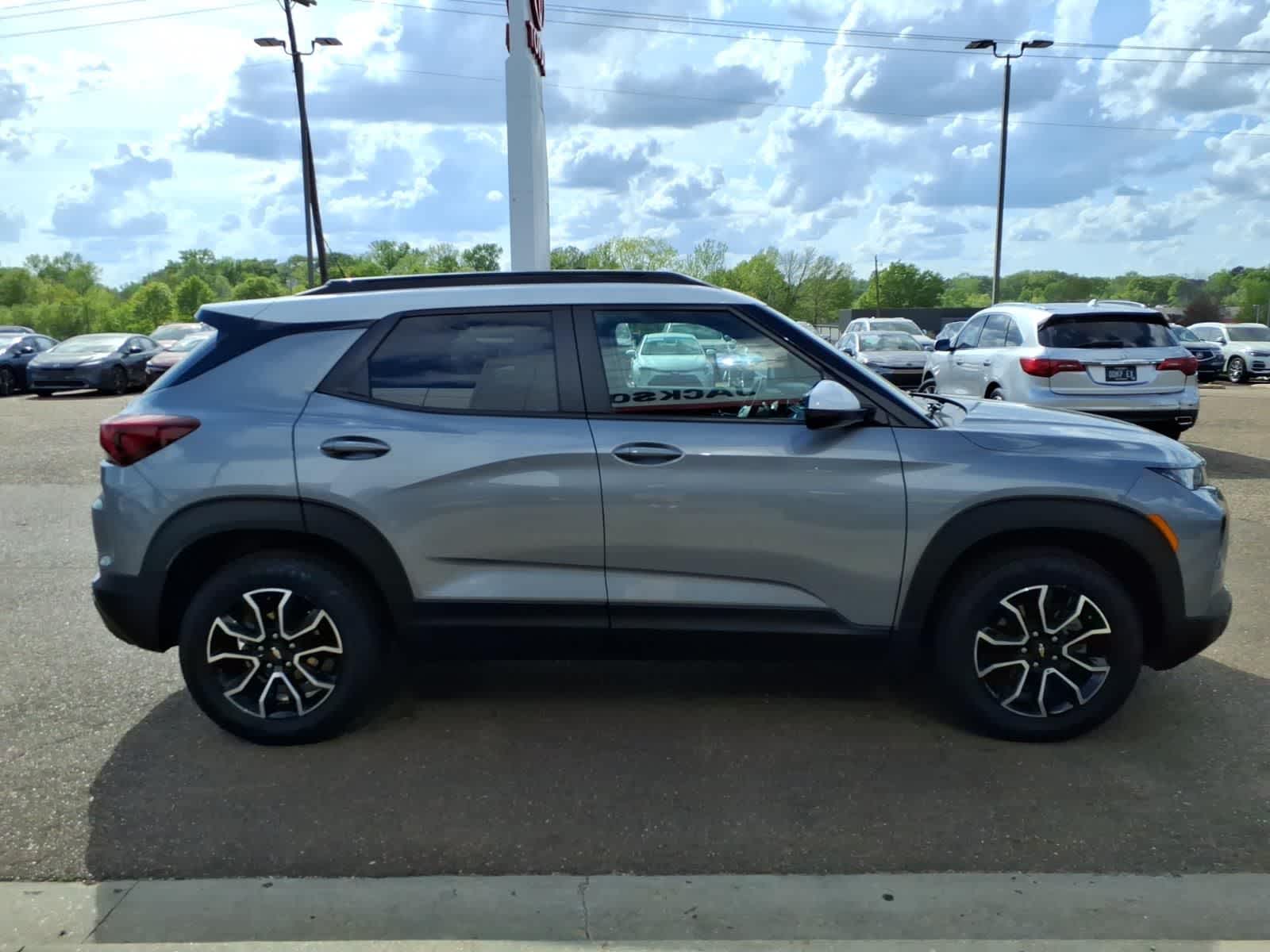 Thumbnail: 2023 Chevrolet TrailBlazer - 4