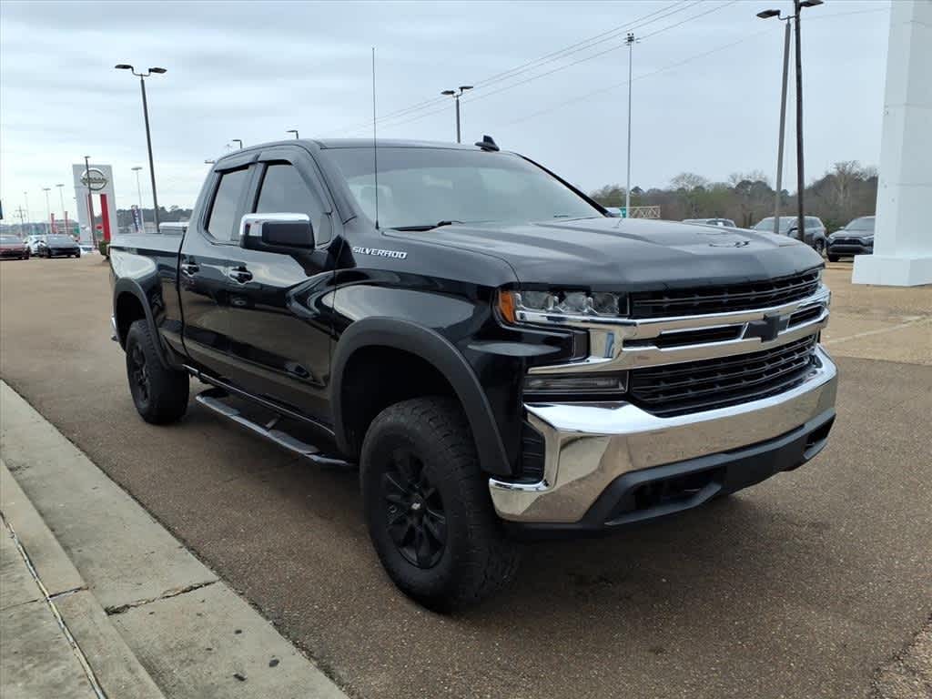 Thumbnail: 2020 Chevrolet Silverado 1500 - 3