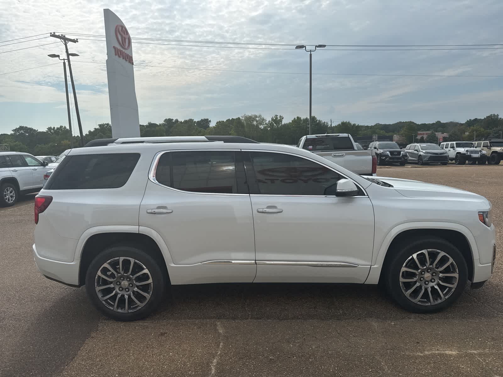 Thumbnail: 2020 GMC Acadia - 3
