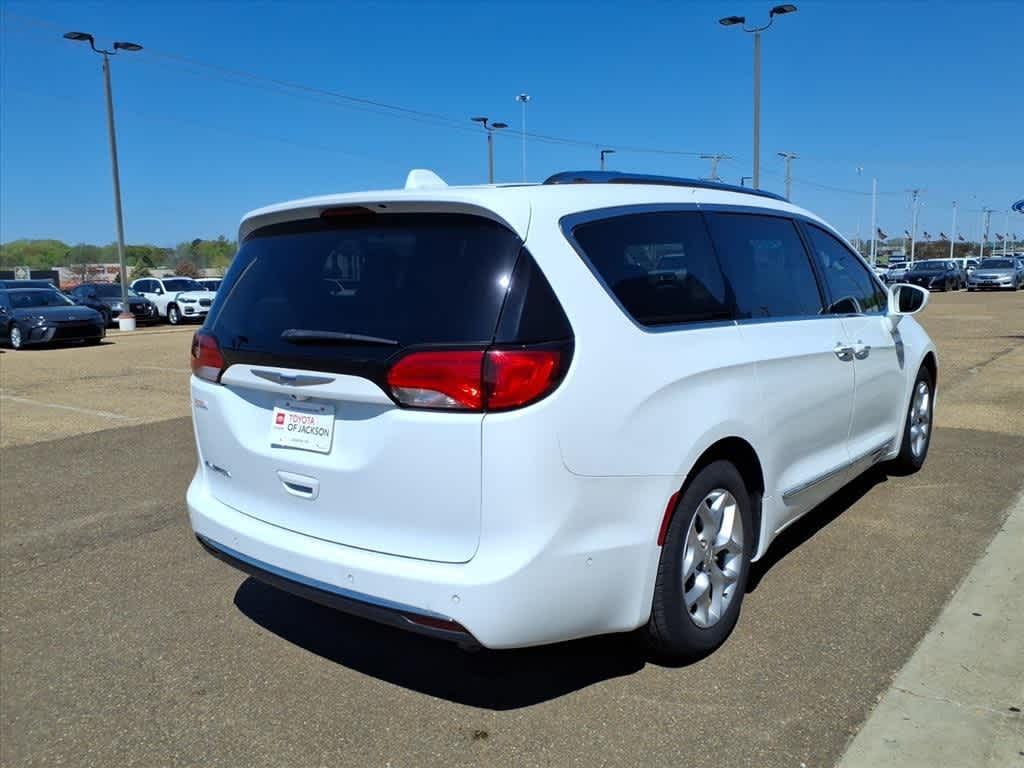 Thumbnail: 2019 Chrysler Pacifica - 5