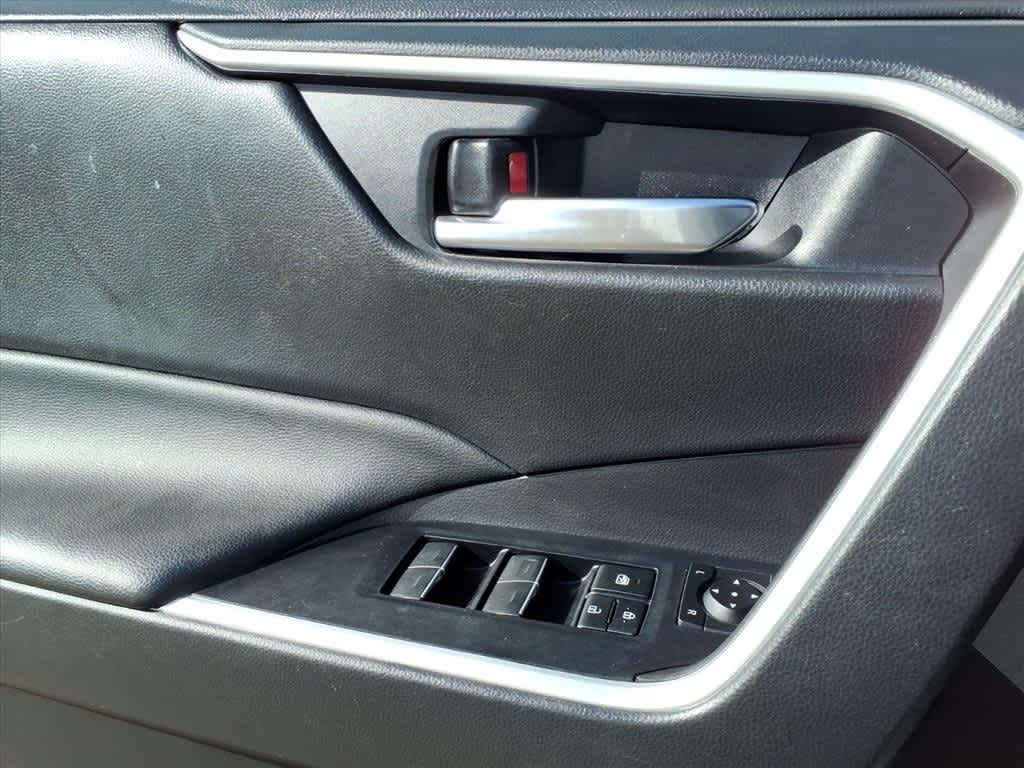 Thumbnail: 2022 Toyota RAV4 - 13