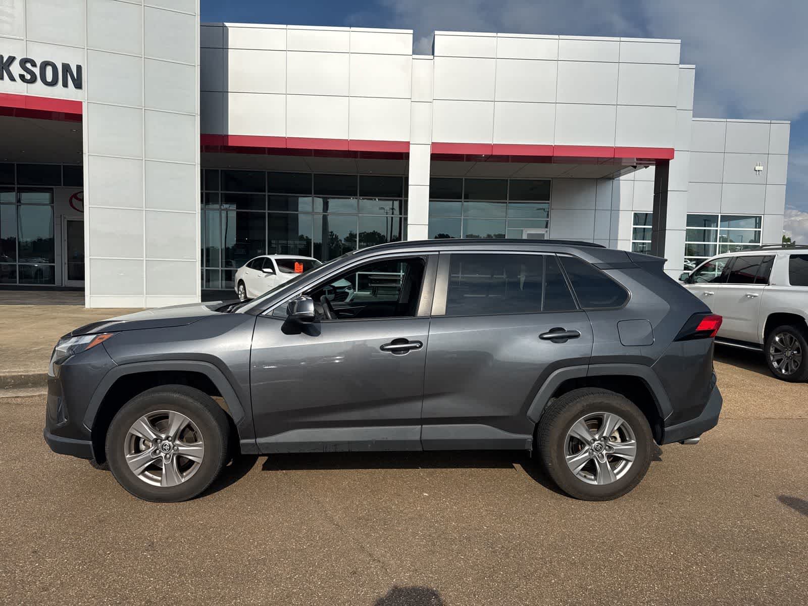 2022 Toyota RAV4 XLE AWD's photo