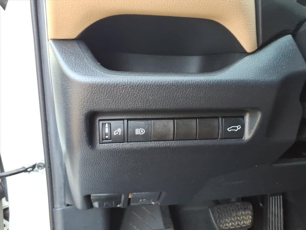 Thumbnail: 2019 Toyota RAV4 - 14