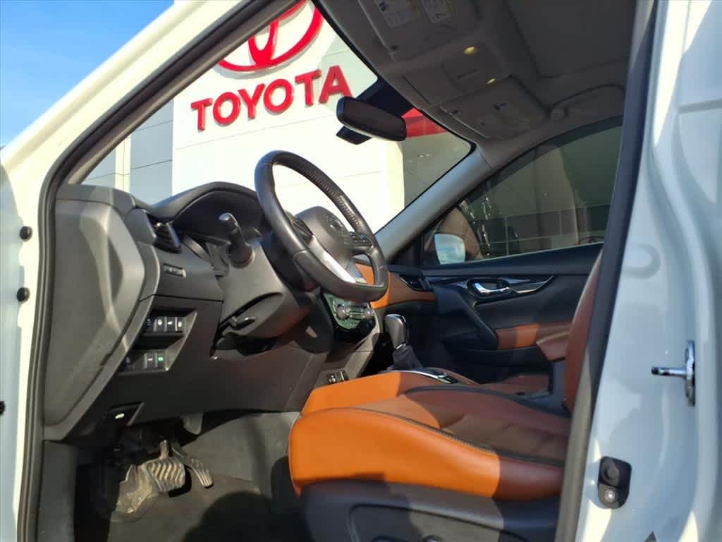 Thumbnail: 2018 Nissan Rogue - 27