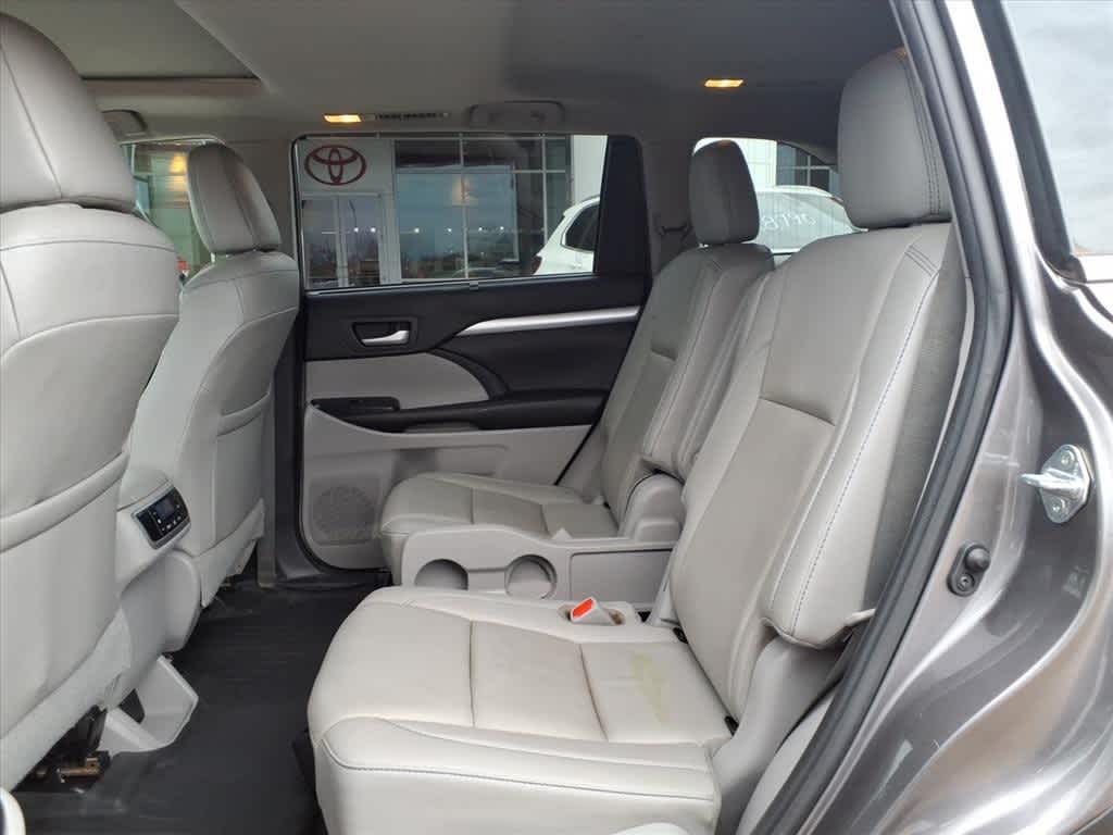 Thumbnail: 2019 Toyota Highlander - 29