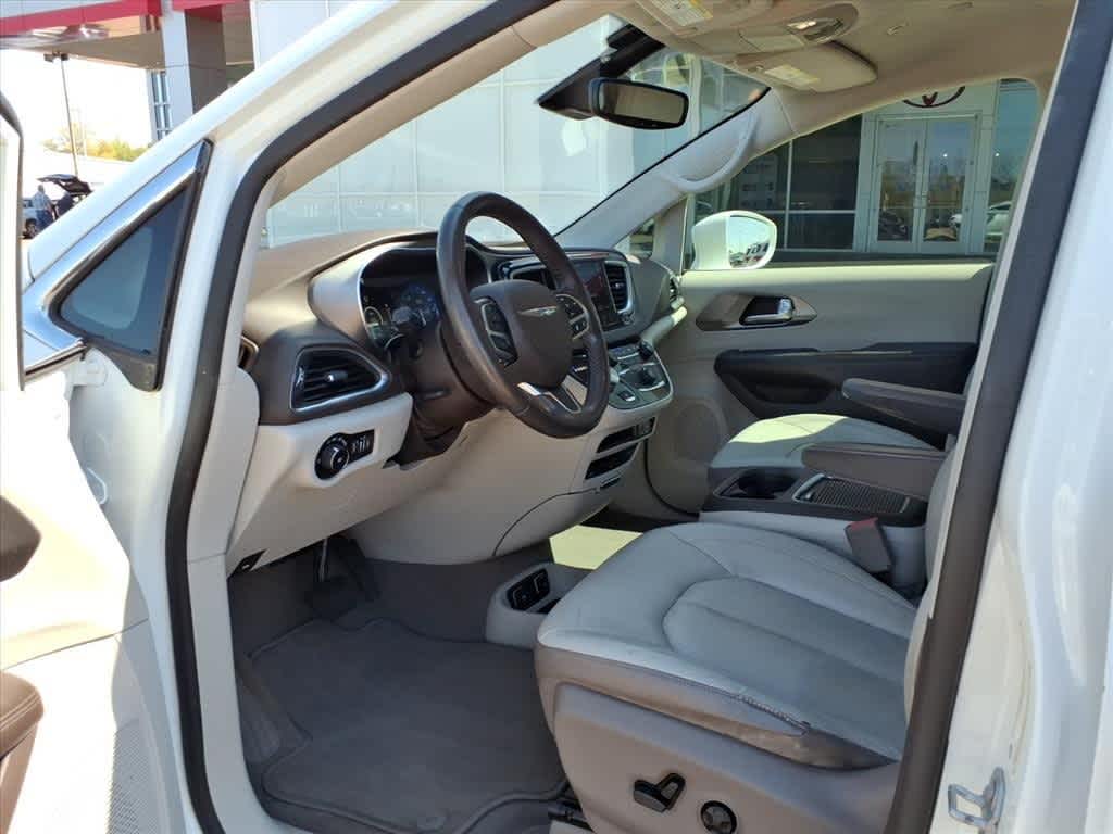 Thumbnail: 2019 Chrysler Pacifica - 25