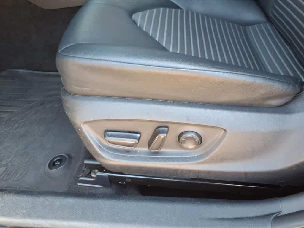 Thumbnail: 2020 Toyota Camry - 11