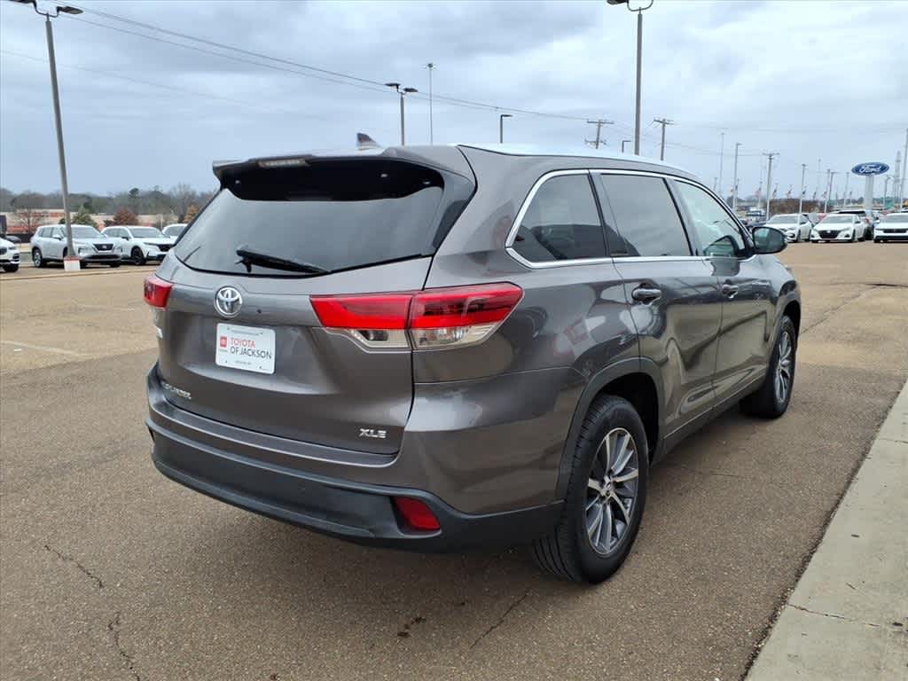Thumbnail: 2019 Toyota Highlander - 5
