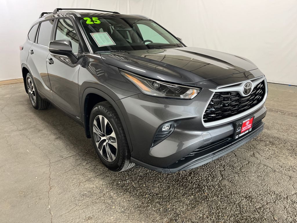 Certified 2025 Toyota Highlander Hybrid XLE SUV