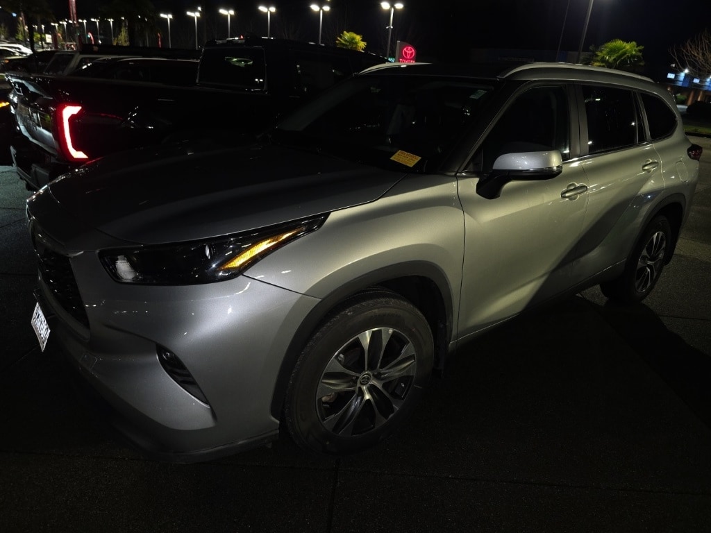 Used 2024 Toyota Highlander XLE SUV