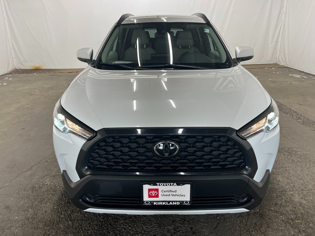 2022 Toyota Corolla Cross LE photo 2