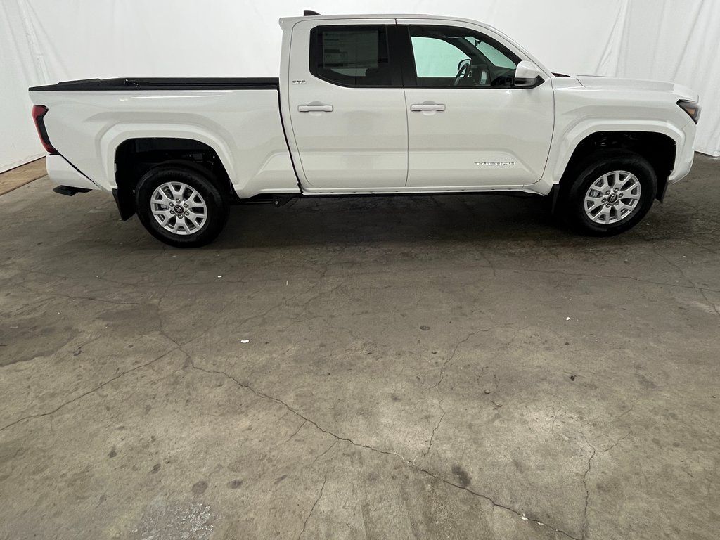2026 Toyota Tacoma SR5 - Photo 9