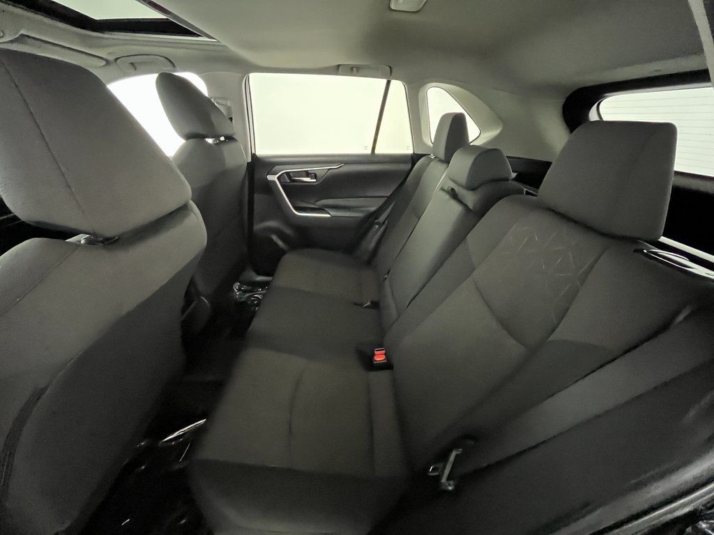 2024 Toyota RAV4 XLE - Photo 11