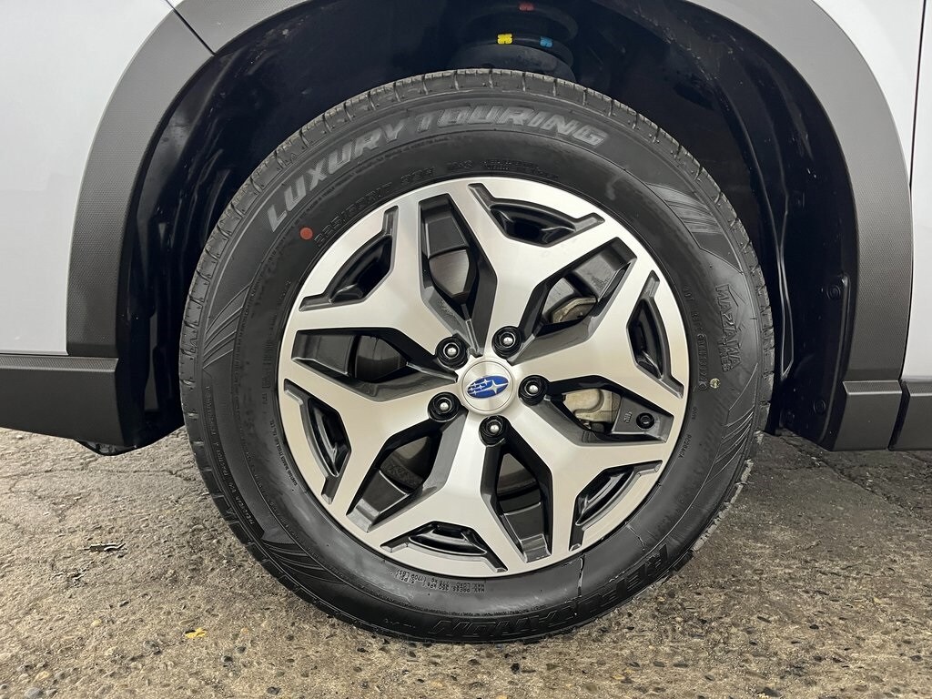 2021 Subaru Forester Premium photo 4
