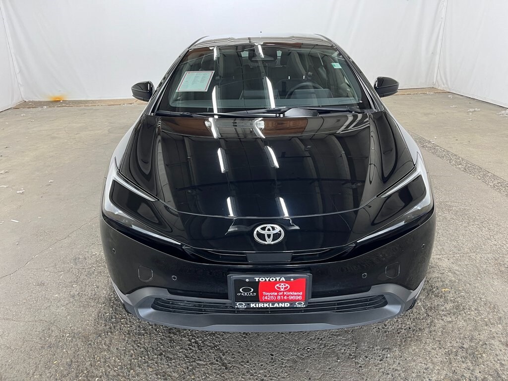 2024 Toyota Prius LE photo 2