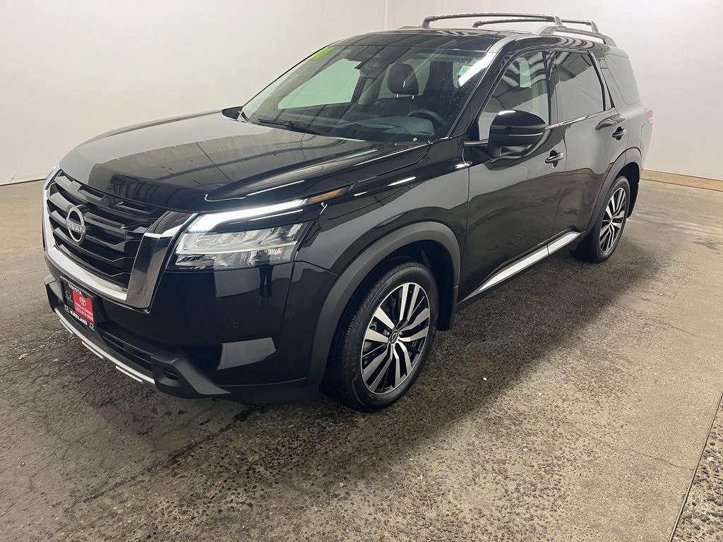 Used 2024 Nissan Pathfinder Platinum SUV