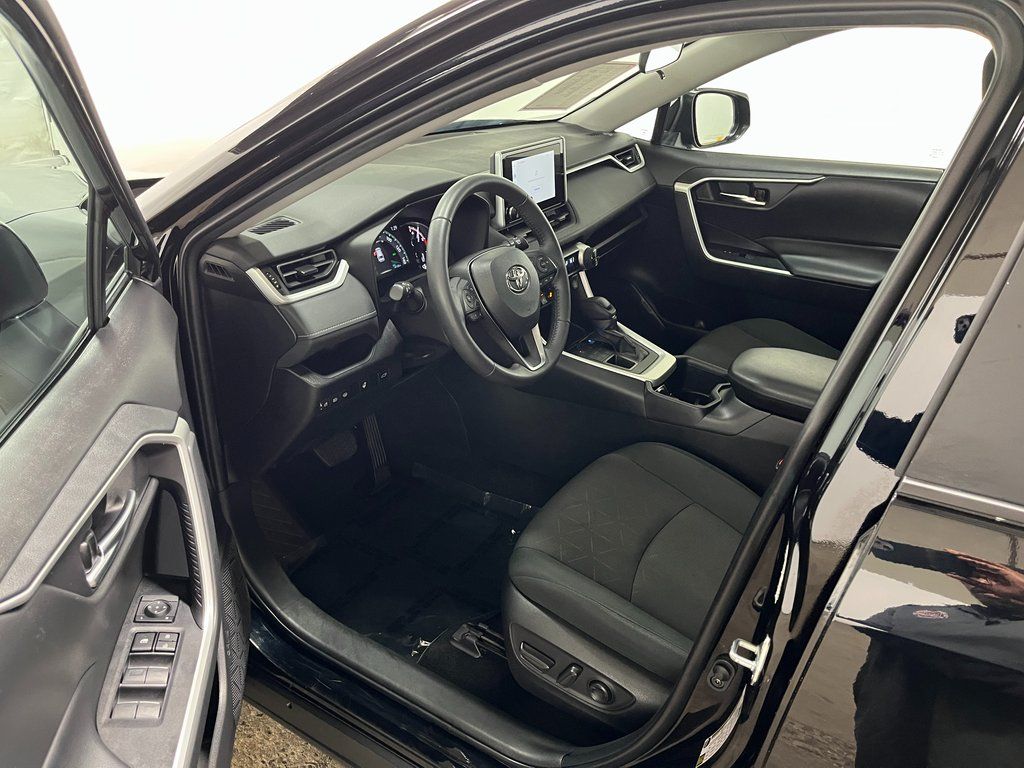 2024 Toyota RAV4 XLE - Photo 9