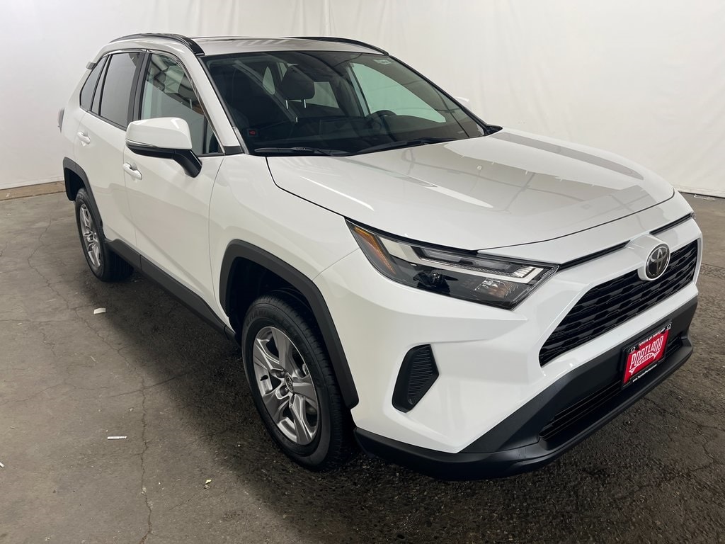 2025 Toyota RAV4 XLE's photo
