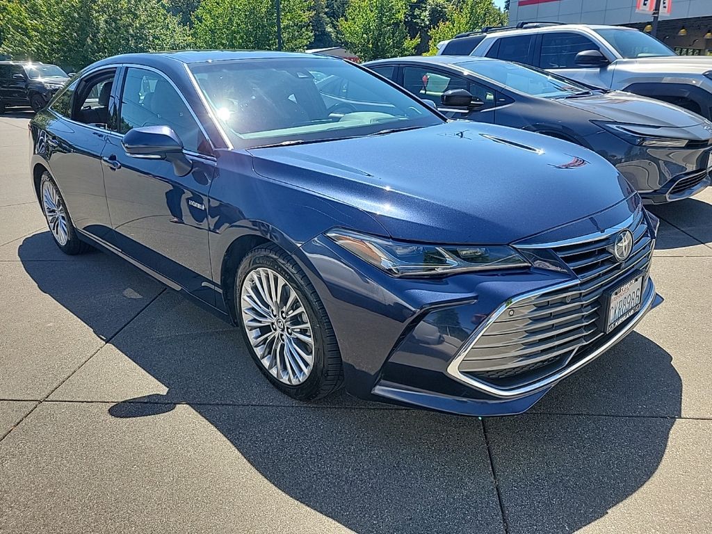 2019 Toyota Avalon Limited Hybrid's photo