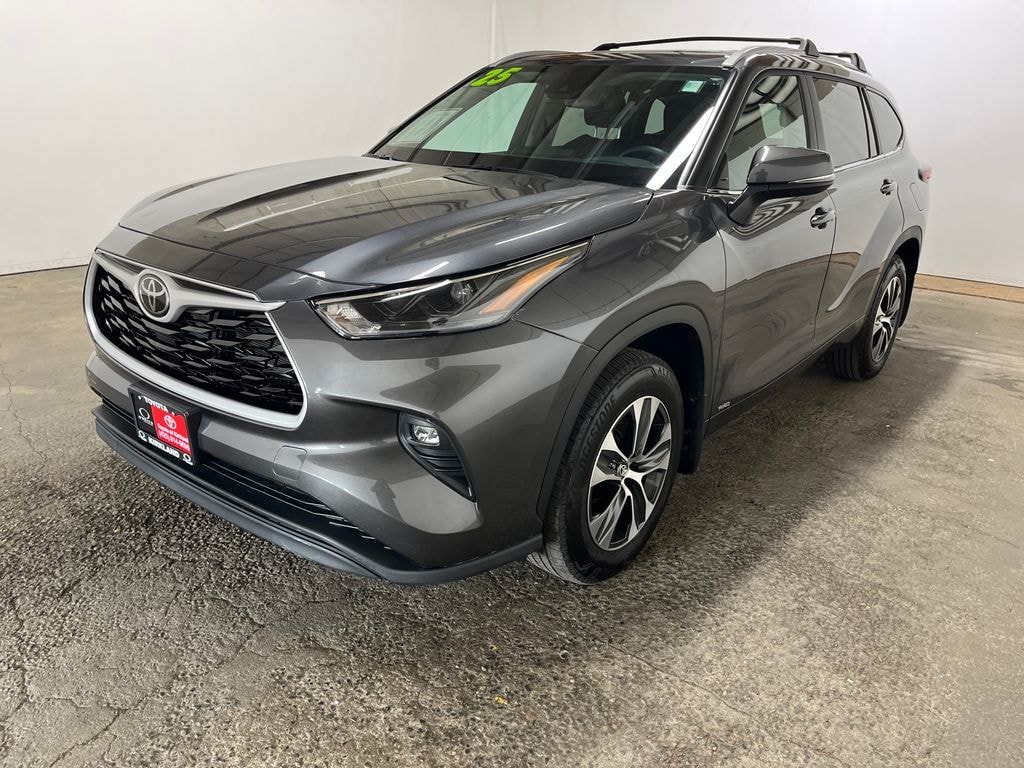 Certified 2025 Toyota Highlander Hybrid XLE SUV