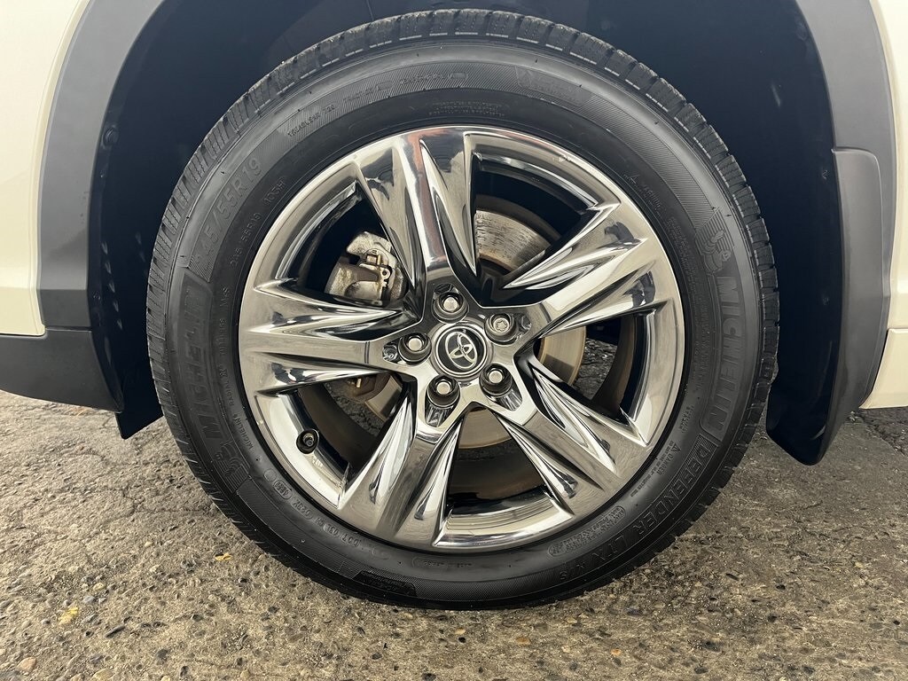 2019 Toyota Highlander Limited Platinum photo 3