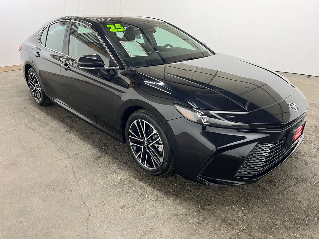 2025 Toyota Camry XLE Hybrid's photo