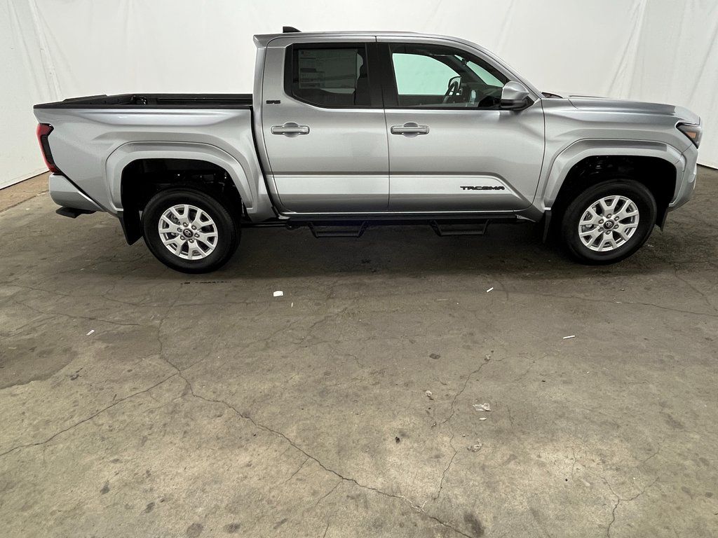 2026 Toyota Tacoma SR5 - Photo 9