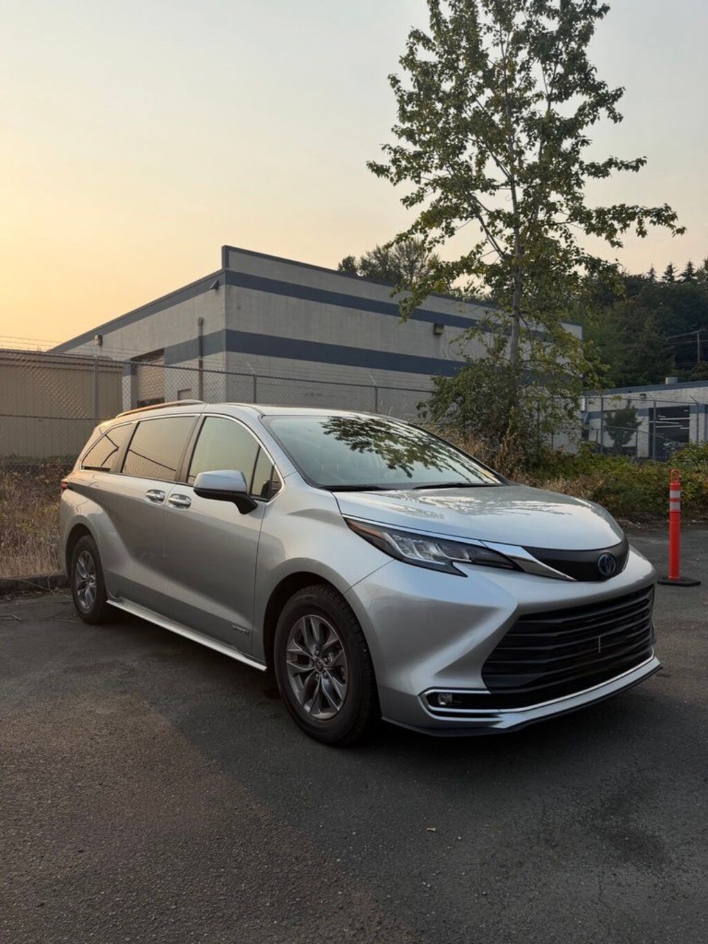 Used 2021 Toyota Sienna XLE Minivan/Van