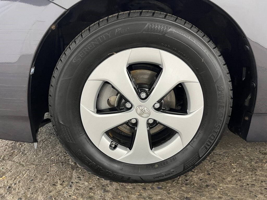 2015 Toyota Prius Two photo 4