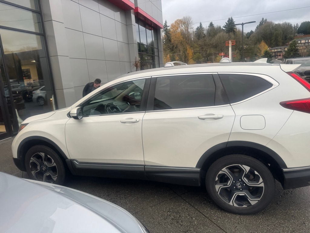 2017 Honda CR-V Touring's photo