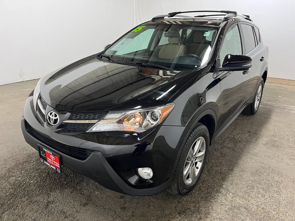 2015 Toyota RAV4 XLE photo 3