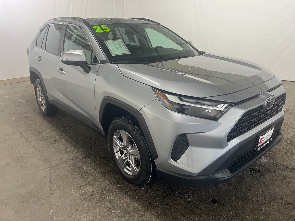2025 Toyota RAV4 XLE AWD's photo
