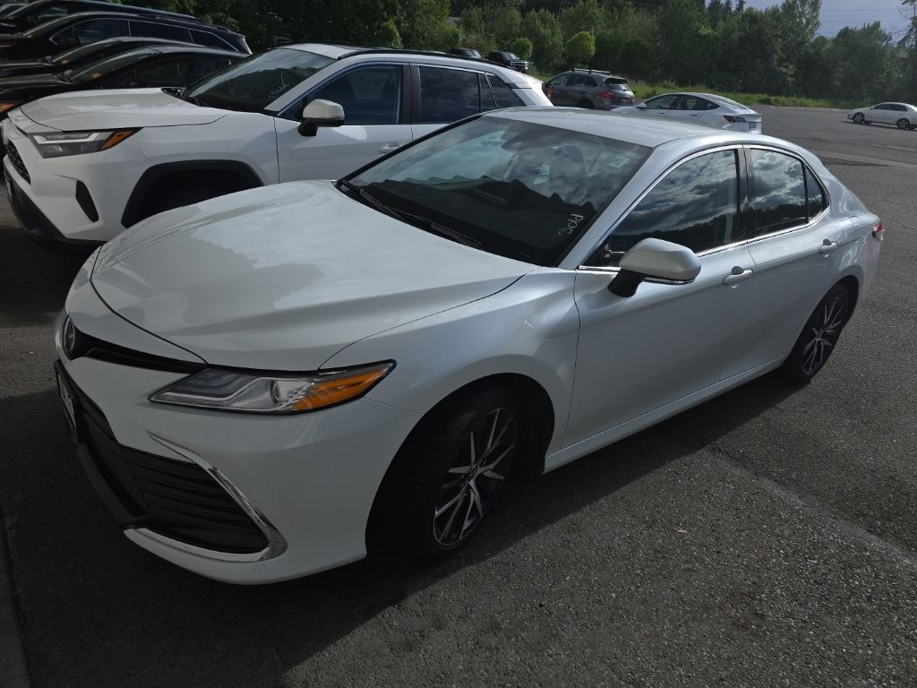 2024 Toyota Camry XLE's photo