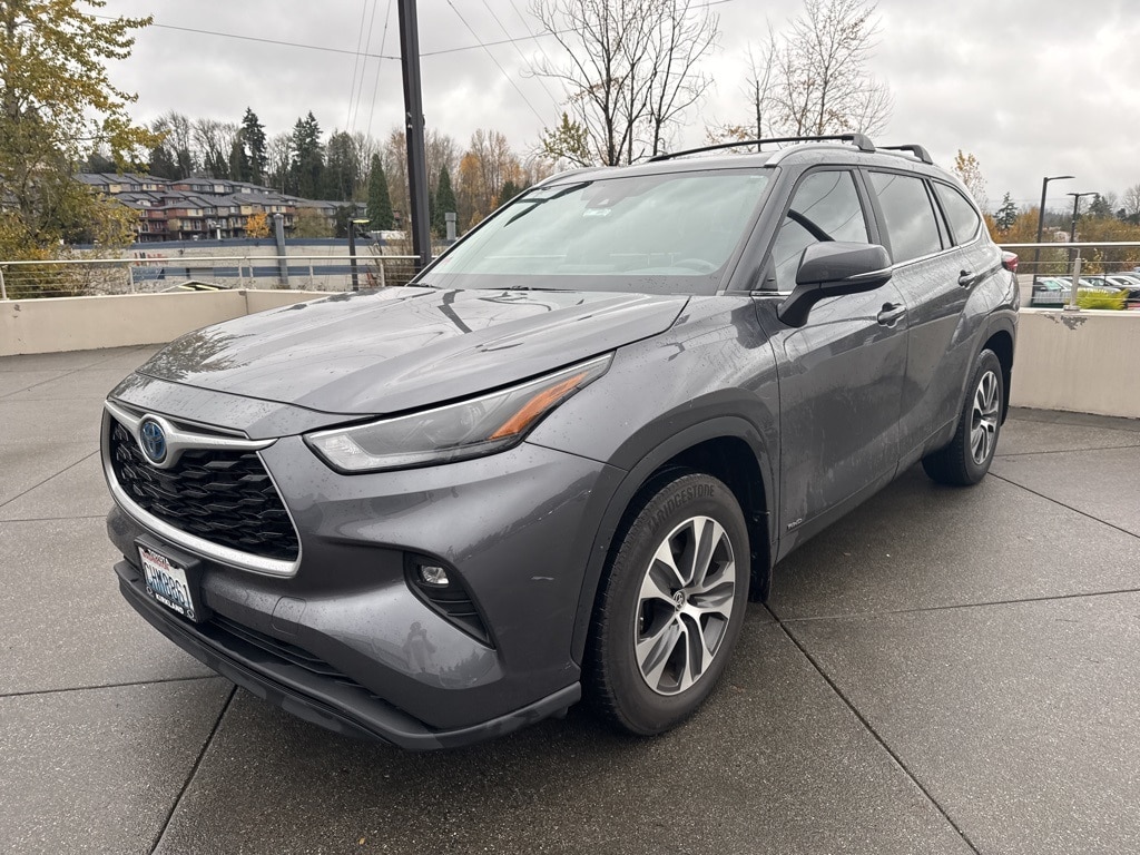 Used 2023 Toyota Highlander Hybrid XLE SUV