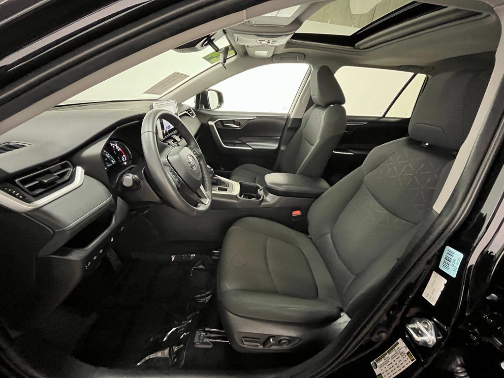 2024 Toyota RAV4 XLE - Photo 10