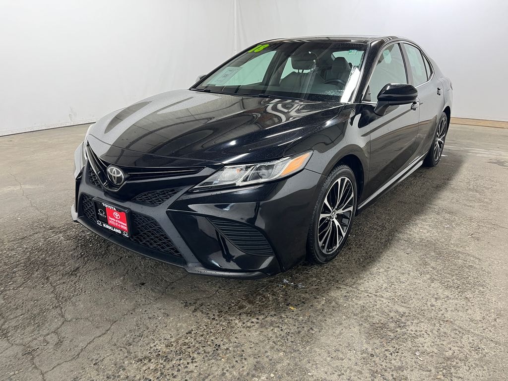 Used 2018 Toyota Camry SE Sedan