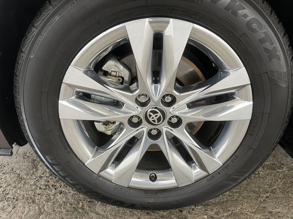 Used 2024 Toyota Sienna XLE Minivan/Van