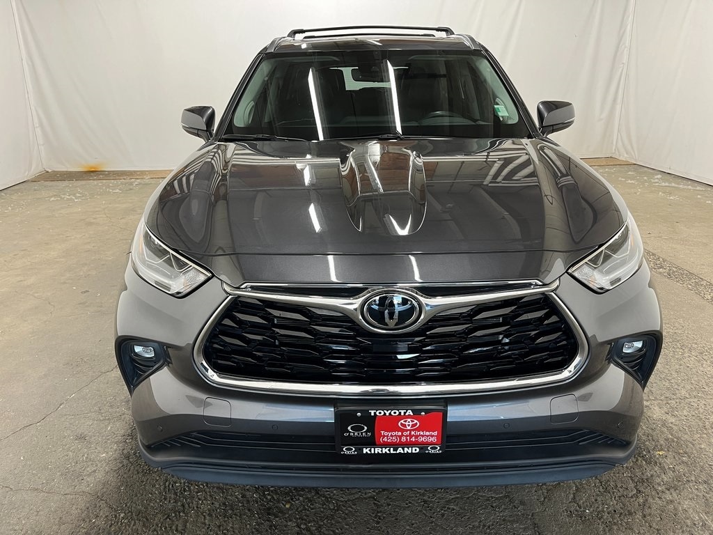 Certified 2022 Toyota Highlander Limited with VIN 5TDDZRBH6NS567252 for sale in Kirkland, WA