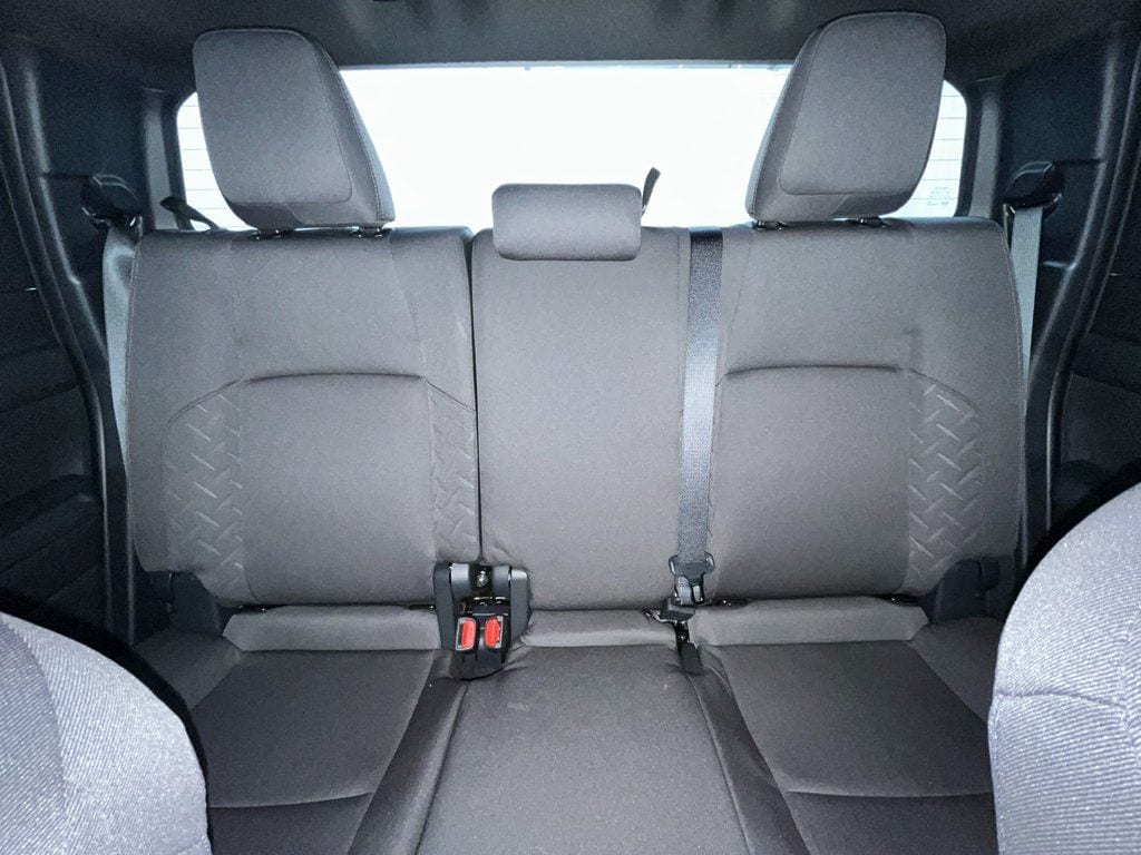 2026 Toyota Tacoma SR5 - Photo 18