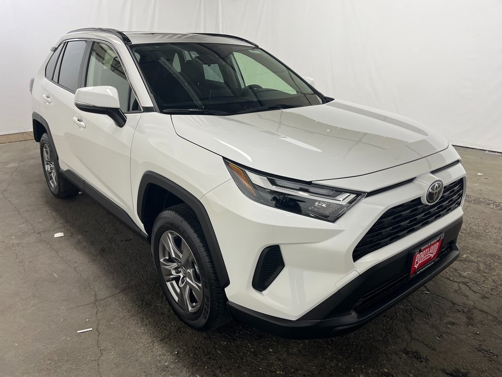 2025 Toyota RAV4 XLE's photo